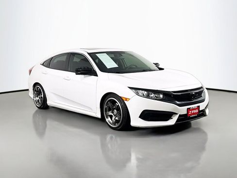 Used 2018 Honda Civic EX image 7