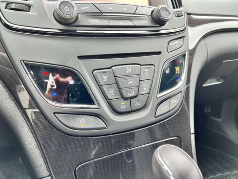 Used 2015 Buick Regal image 16