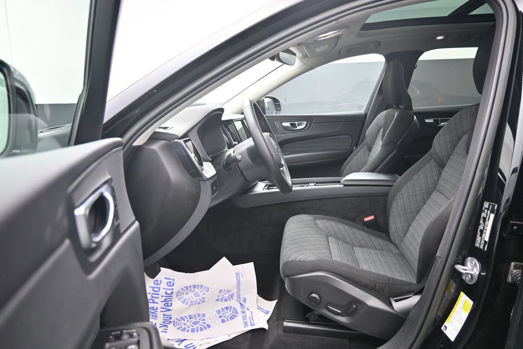 Used 2023 Volvo XC60 B5 Core w/ Climate Package FWD image 11