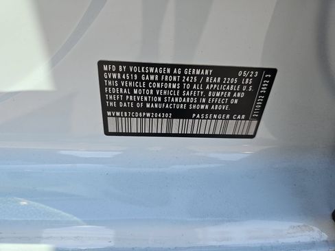 Certified 2023 Volkswagen Golf R AWD/4WD image 9