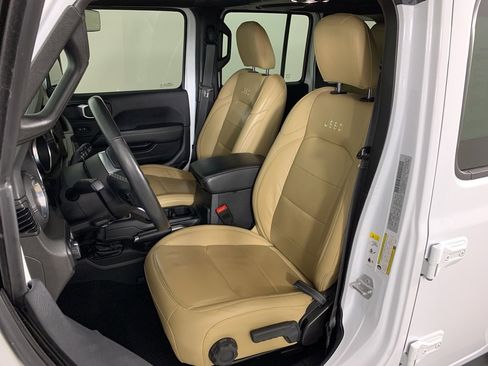 Used 2019 Jeep Wrangler Unlimited Sahara w/ Quick Order Package 24M Moab image 27