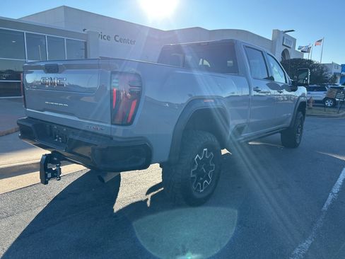 Used 2024 GMC Sierra 2500 AT4X image 5