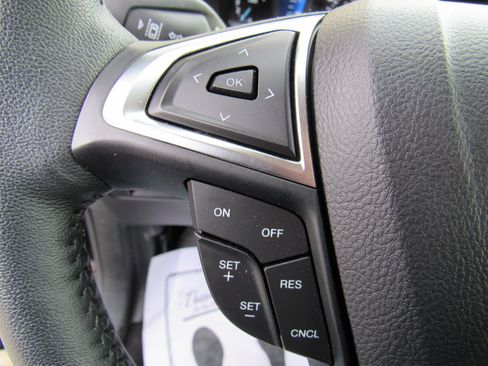 Used 2024 Ford Edge Titanium image 12