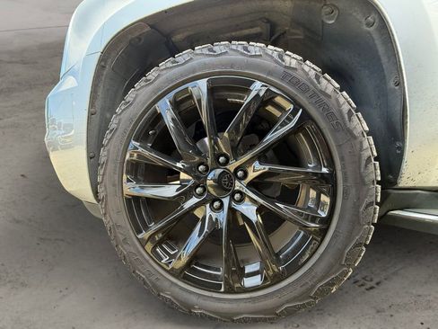 Used 2010 GMC Yukon Denali AWD/4WD image 9