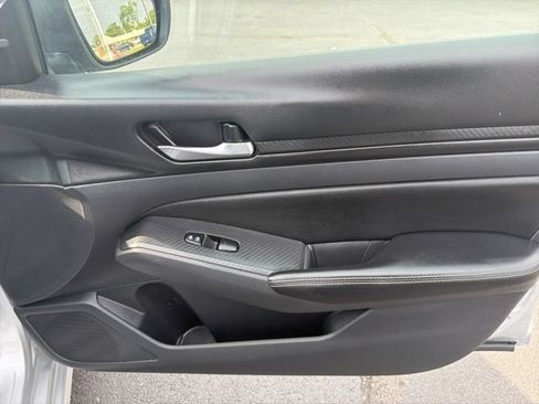 Used 2025 Nissan Altima 2.5 SV FWD image 32
