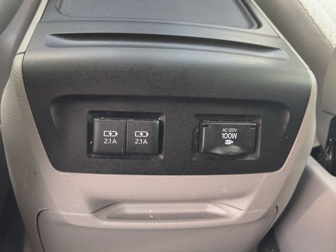 Used 2020 Toyota Sienna LE w/ LE Preferred Package FWD image 20