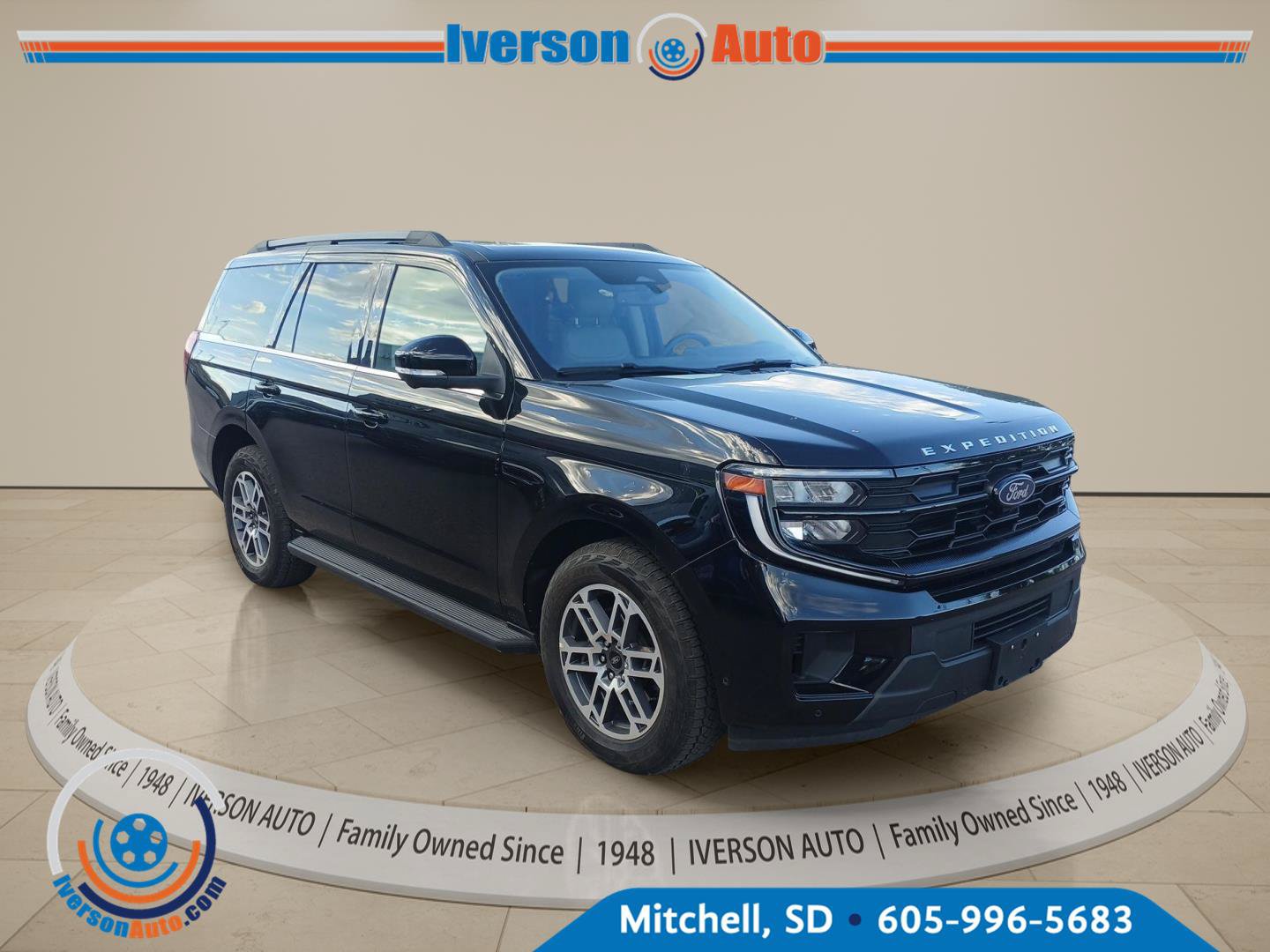 Used 2025 Ford Expedition Active AWD/4WD image 3