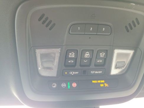 Used 2023 Chevrolet Traverse LT w/ LT Premium Package image 21