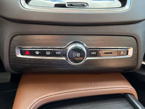 Used 2025 Volvo XC90 B6 Ultra image 38