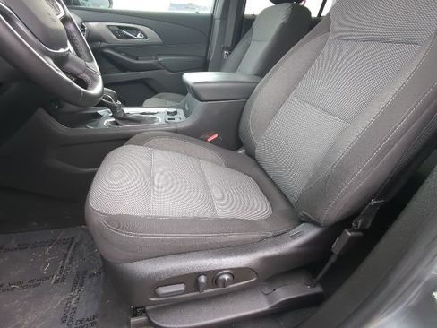 Used 2023 Chevrolet Traverse LT image 23
