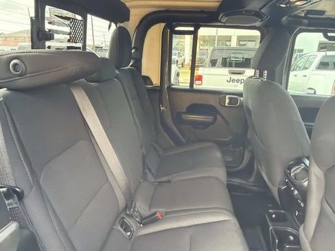 Used 2021 Jeep Gladiator Sport AWD/4WD image 12