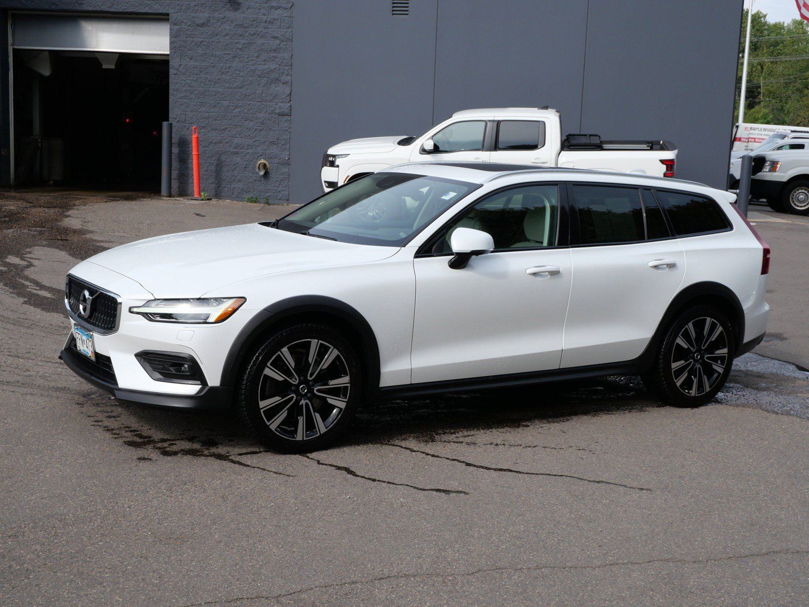 Used 2020 Volvo V60 T5 Cross Country w/ Protection Package Premier AWD/4WD image 3