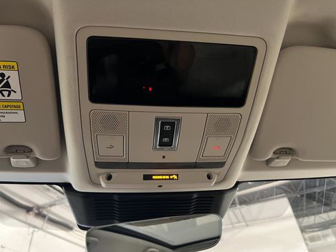 Used 2025 Land Rover Discovery Sport S image 19