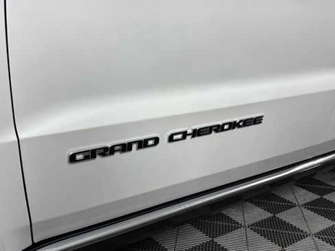 Used 2018 Jeep Grand Cherokee Summit AWD/4WD image 11