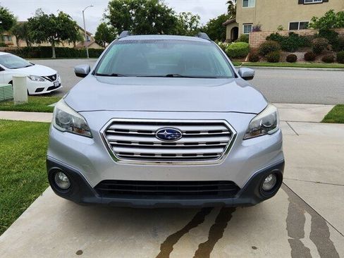 Used 2017 Subaru Outback 2.5i Premium image 12