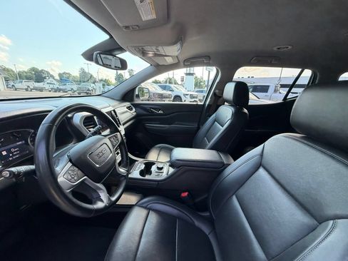 Used 2023 GMC Acadia SLT FWD image 4
