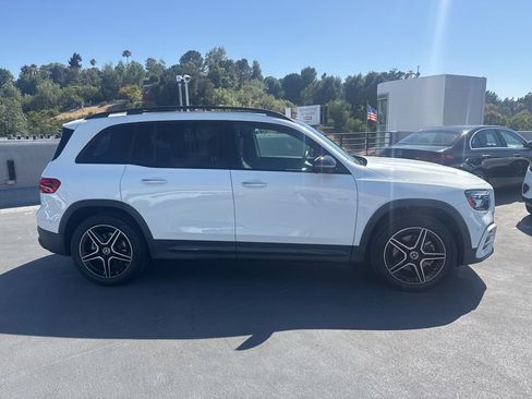 Used 2024 Mercedes-Benz GLB 250 4MATIC w/ Pinnacle Package image 4