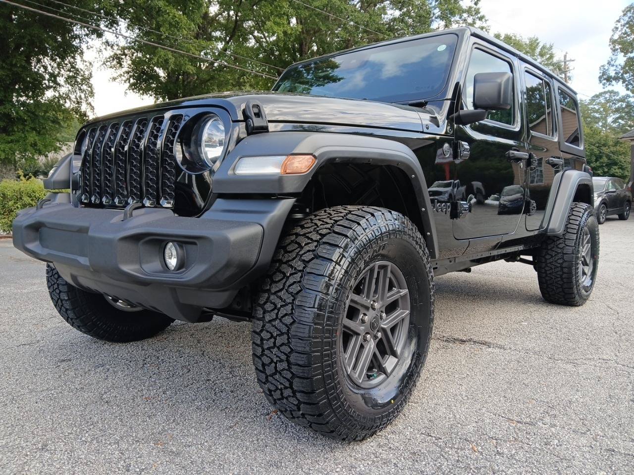 Used 2024 Jeep Wrangler Unlimited Sport AWD/4WD image 2