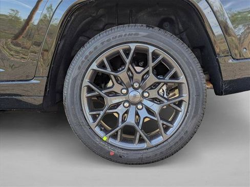 New 2026 Jeep Grand Cherokee Summit w/ Obsidian Package AWD/4WD image 9