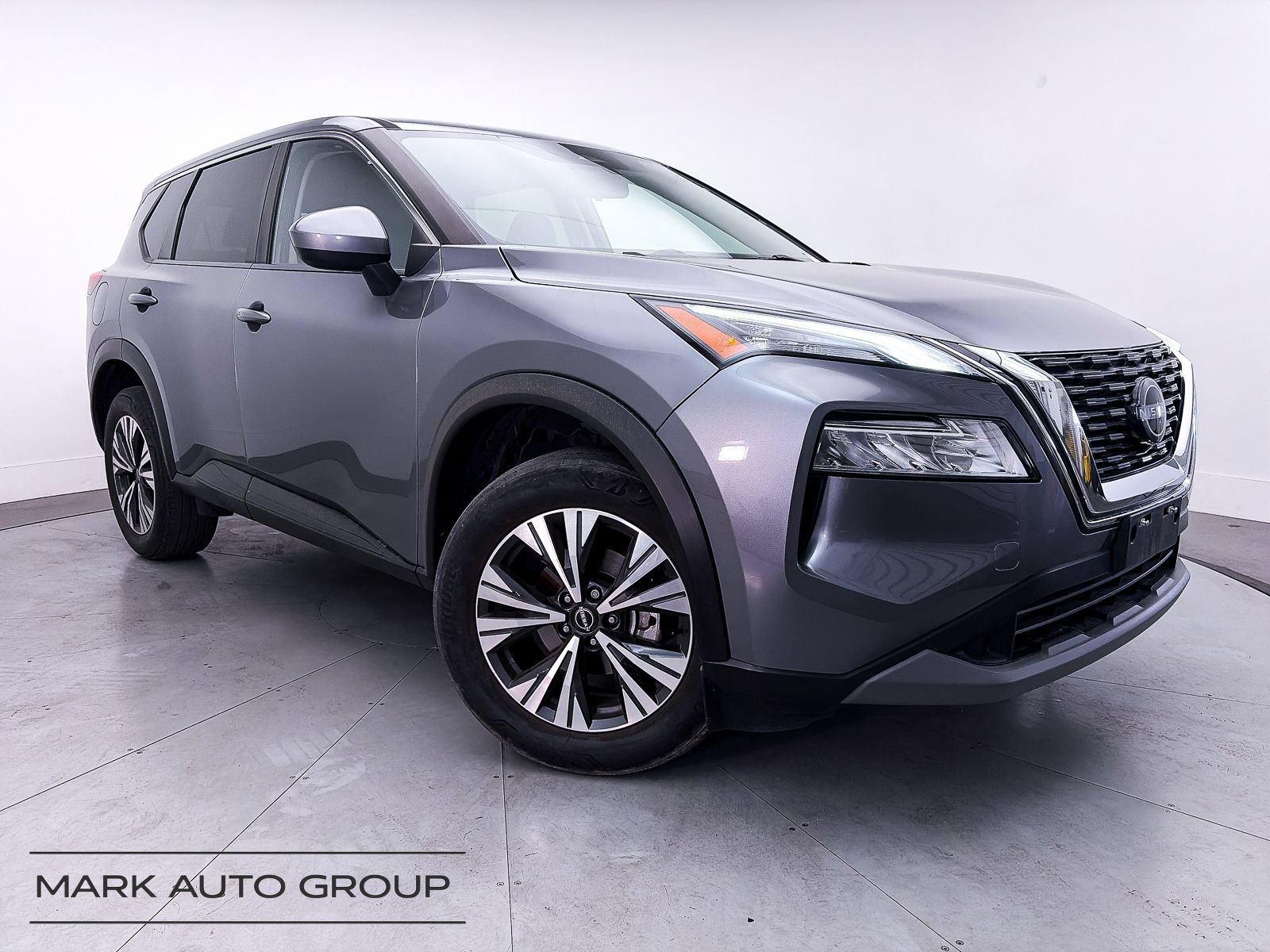 Used 2023 Nissan Rogue SV FWD image 2