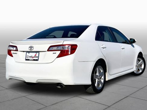 Used 2014 Toyota Camry SE image 12