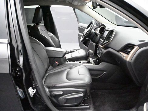 Used 2018 Jeep Cherokee Limited AWD/4WD image 14