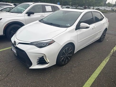 Used 2017 Toyota Corolla SE w/ SE Premium Package FWD image 2