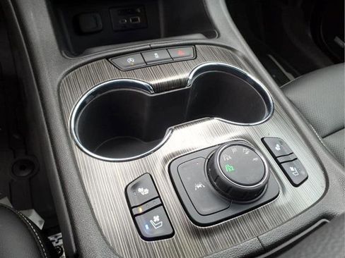 Certified 2023 GMC Acadia SLT w/ Elevation Edition AWD/4WD image 19