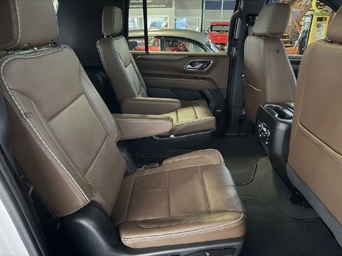 Used 2023 Chevrolet Suburban High Country AWD/4WD image 15