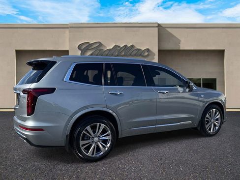 Used 2023 Cadillac XT6 Premium Luxury w/ Technology Package FWD image 3