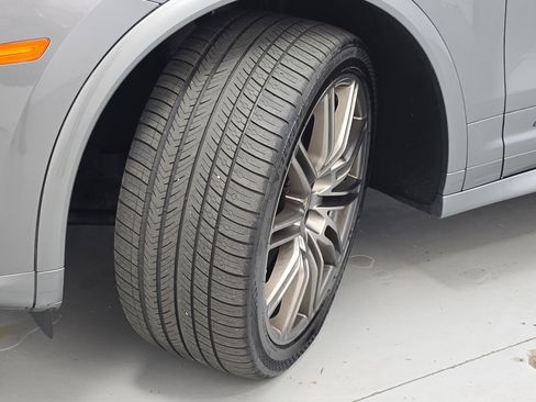 Used 2016 Porsche Cayenne GTS image 33