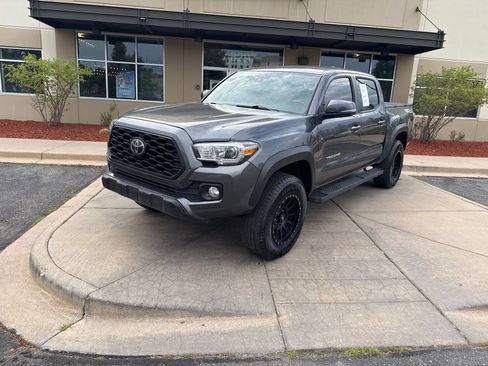 Used 2020 Toyota Tacoma TRD Off-Road w/ Technology Package AWD/4WD image 2