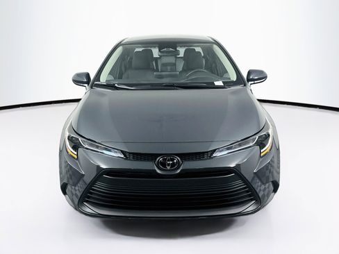 Used 2025 Toyota Corolla LE FWD image 2