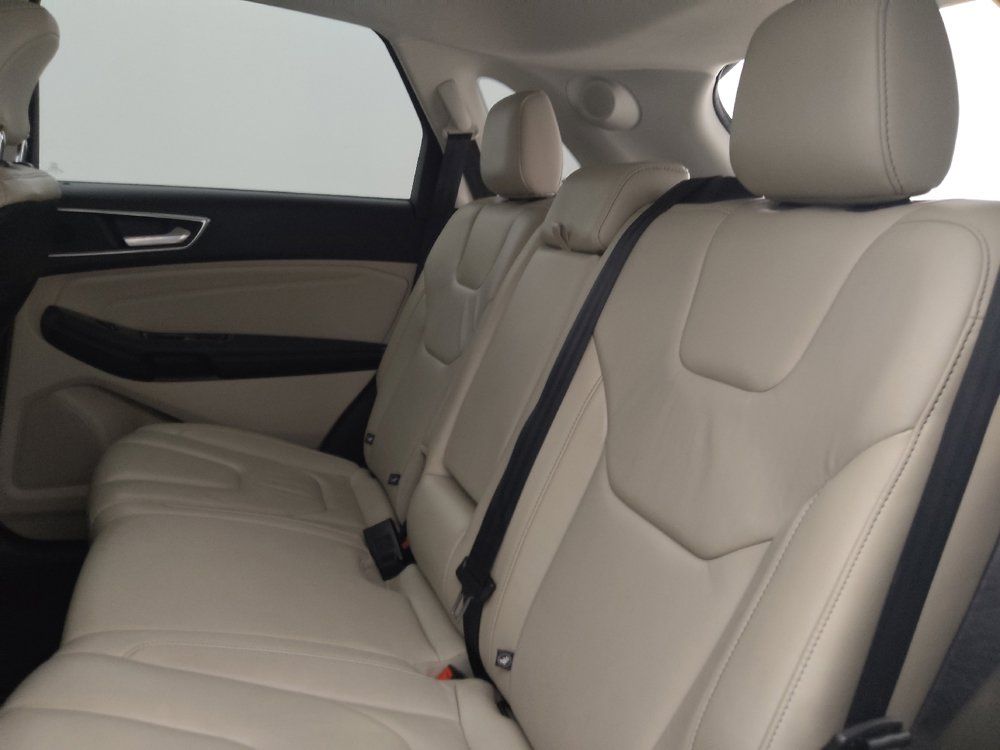 Used 2016 Ford Edge Titanium w/ Technology Package FWD image 18