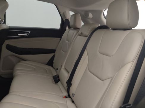 Used 2016 Ford Edge Titanium w/ Technology Package FWD image 18