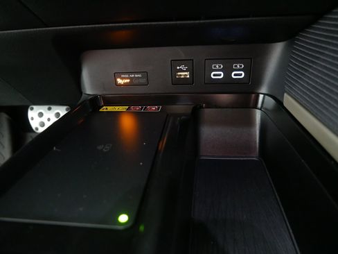 Used 2025 Toyota Camry SE FWD image 29