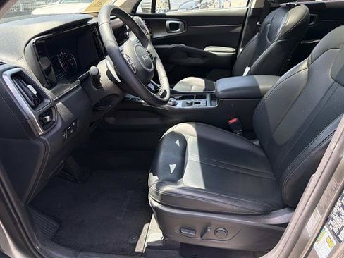 Used 2023 Kia Sorento EX w/ Panoramic Sunroof Package FWD image 16