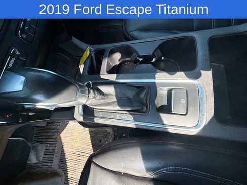 Used 2019 Ford Escape Titanium AWD/4WD image 18