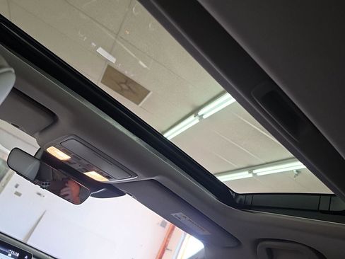 Used 2018 Honda Accord Touring image 8