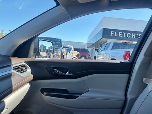 Used 2020 GMC Acadia SLT w/ Trailering Package AWD/4WD image 11