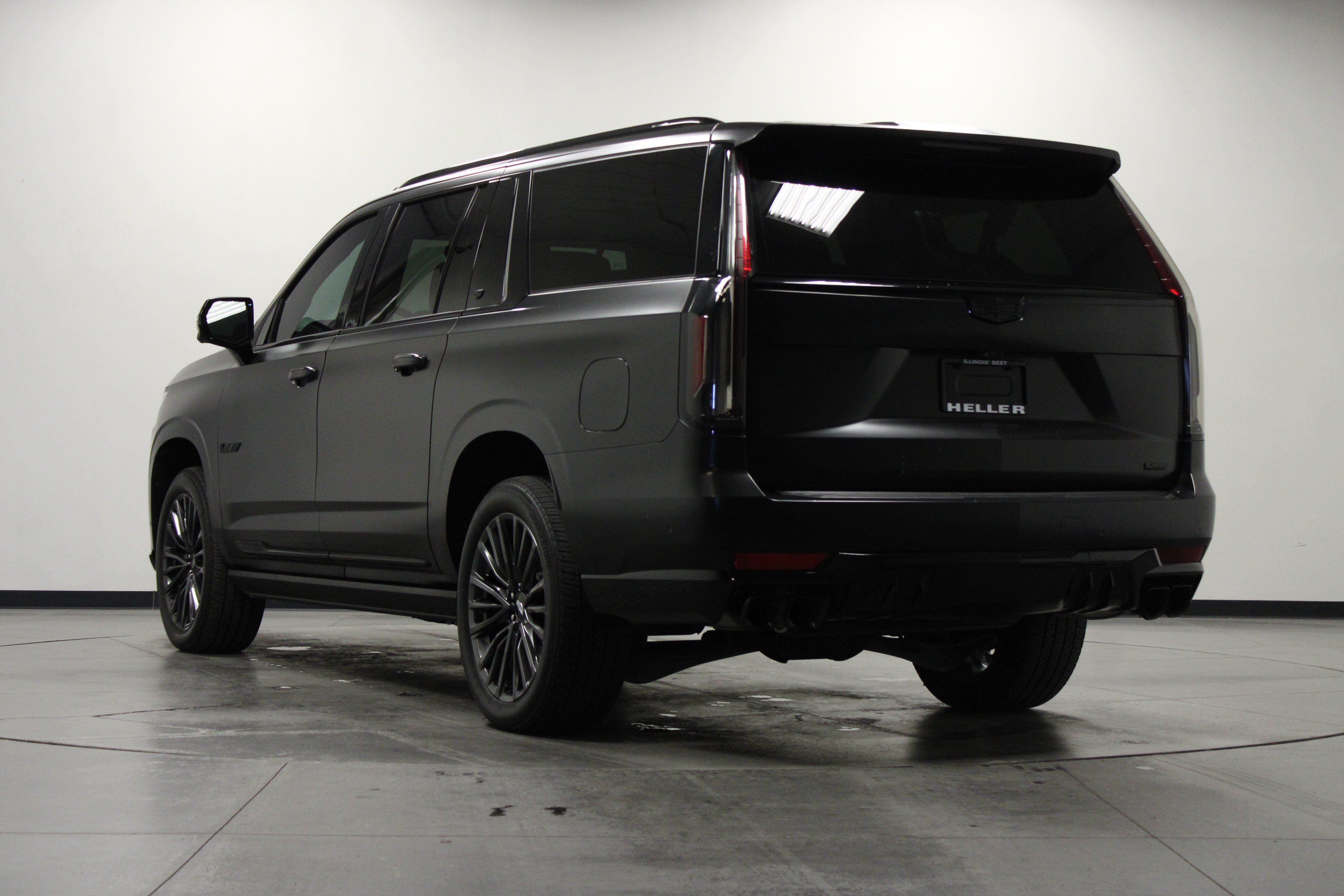 Used 2024 Cadillac Escalade ESV V AWD/4WD image 6