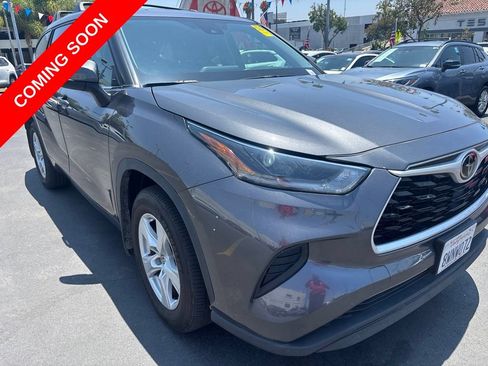 Used 2021 Toyota Highlander L FWD image 11
