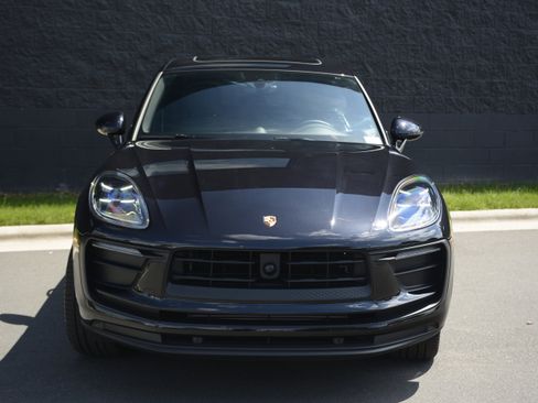 Certified 2026 Porsche Macan AWD/4WD image 10