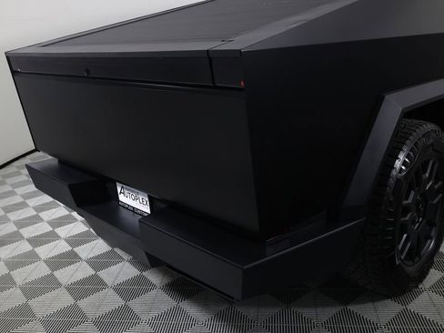 Used 2024 Tesla Cybertruck AWD Crew Cab image 50