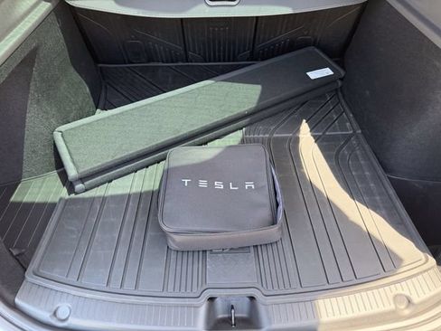 Used 2026 Tesla Model Y 2WD image 18
