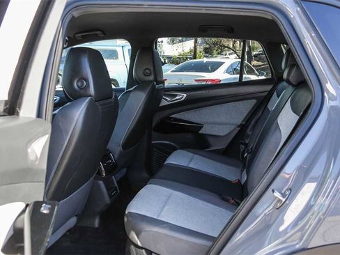Used 2023 Volkswagen ID.4 Pro image 11