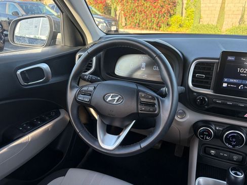 Used 2025 Hyundai Venue SEL image 35