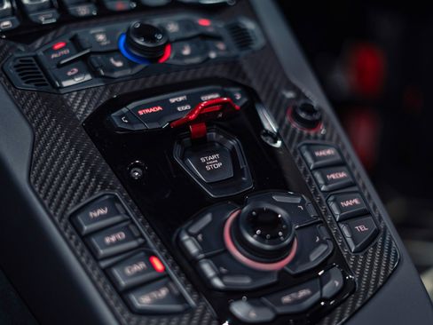 Used 2020 Lamborghini Aventador SVJ AWD/4WD image 28