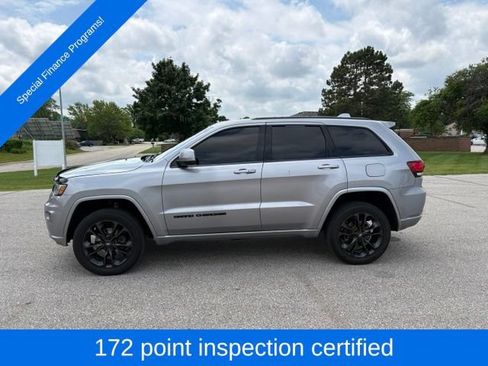 Used 2018 Jeep Grand Cherokee Altitude AWD/4WD image 3