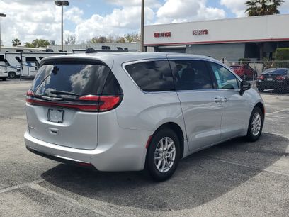 Used 2024 Chrysler Pacifica Touring-L